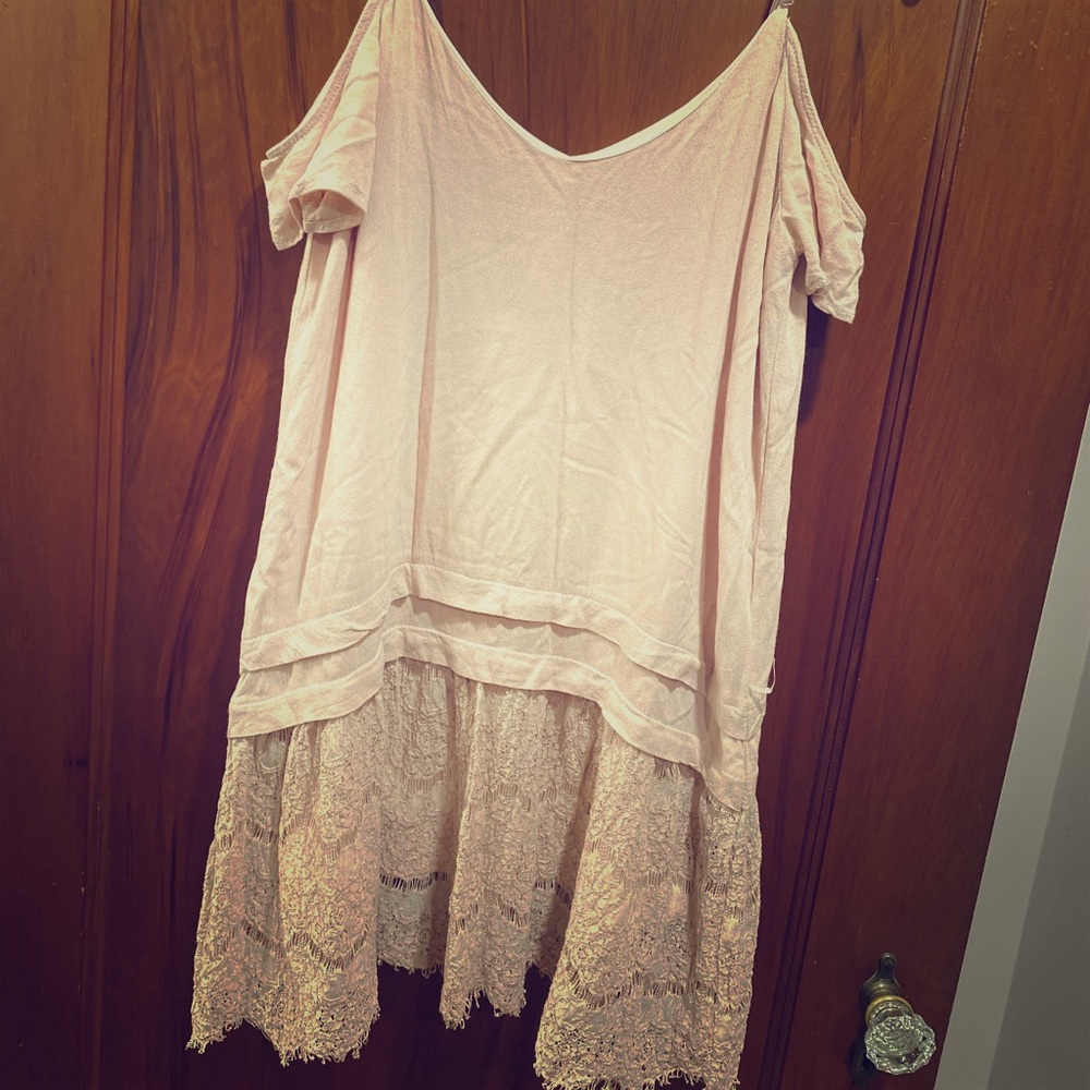 3/$15 Dusty pink off the shoulder tank!